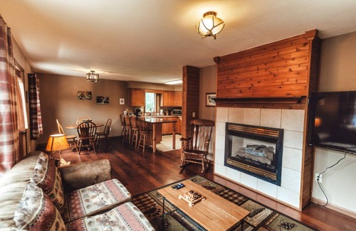 Rockbridge Casa | Freedom Cottage, 12 Acres with Private Hot Tub
