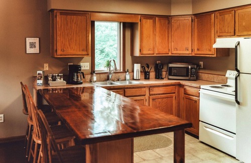 Rockbridge Casa | Freedom Cottage, 12 Acres with Private Hot Tub
