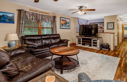 Freedom Casa | Freedom Retreat w/Hot Tub|Fire Pit|Near King Pine
