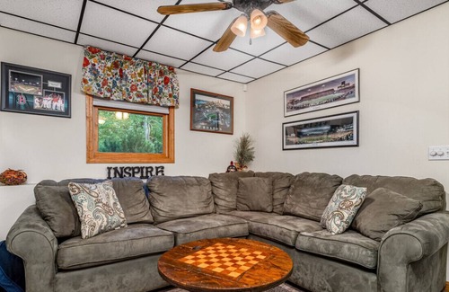Freedom Casa | Freedom Retreat w/Hot Tub|Fire Pit|Near King Pine
