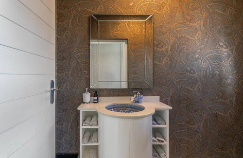 Newlands Casa | Freehold, modern executive home close to Cavendish Square