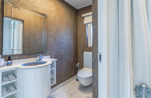Newlands Casa | Freehold, modern executive home close to Cavendish Square