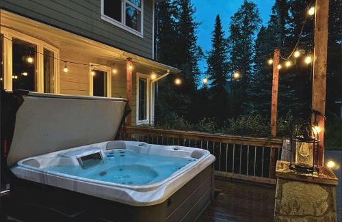 Calgary Casa | Freele Escape Secluded Nature Haven Sleeps 17