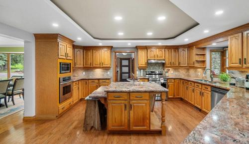 Calgary Casa | Freele Escape Secluded Nature Haven Sleeps 17