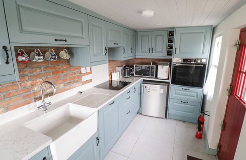 Keadue Cabaña | FREEMANS COTTAGE, family friendly in Enniscrone, County Sligo