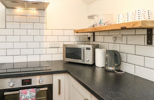 Ventnor Casa | FREEMANTLE LODGE, pet friendly, character holiday cottage in Godshill