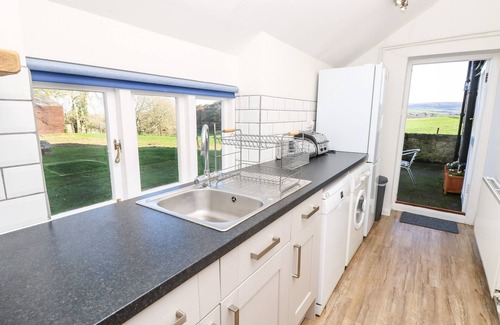 Ventnor Casa | FREEMANTLE LODGE, pet friendly, character holiday cottage in Godshill