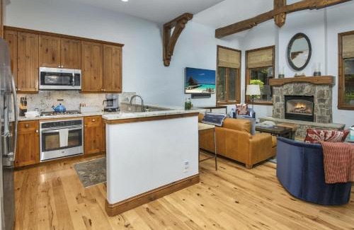 Edwards Casa | Freemont building F4 townhouse