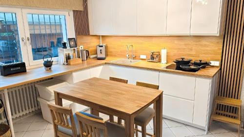 Rhein-Erft-Kreis District Villa | Freestanding Villa by the Forest near Cologne