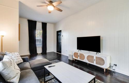 Freetown - Port Rico Casa | Freetown Hideaway-Private Room Shared Kitchen & Free Parking
