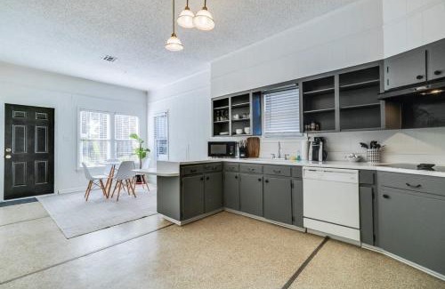 Freetown - Port Rico Casa | Freetown Hideaway-Private Room Shared Kitchen & Free Parking