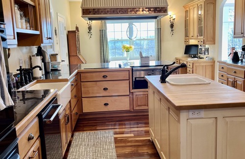 Bloomington Casa | French Country Main&Guest House