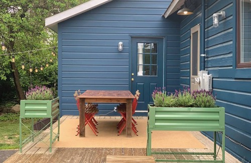 Coxsackie Cabaña | French country cottage, fireplace & hottub
