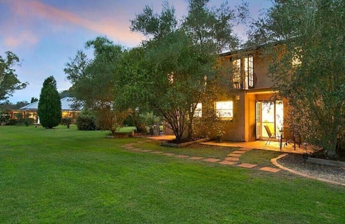 Pokolbin Villa | French Farmhouse Chez Vous Hunter Valley Split Level Balcony