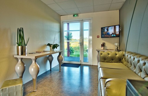 Mouguerre Hotel | French Getaway! Pets Allowed, Parking! Near Parc de Caradoc & Square Lafayette!