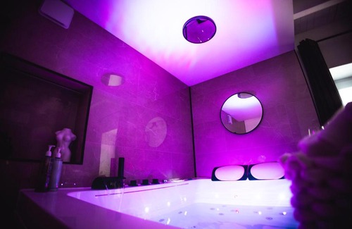 La Glaciere Apartamento | FRENCH KlSS - Love Room by PRIM0 C0NCIERGERIE