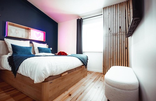 La Glaciere Apartamento | FRENCH KlSS - Love Room by PRIM0 C0NCIERGERIE