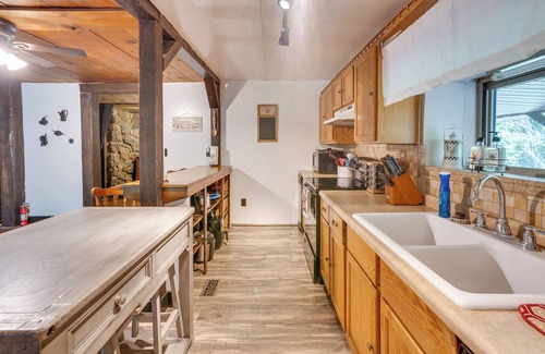 French Lick Cabina | French Lick Getaway w/ Deck, Grill & Fire Pit!