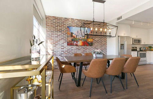 Central Business District Hotel | French Quarter Oasis: Spacious 4-Bedroom Condo