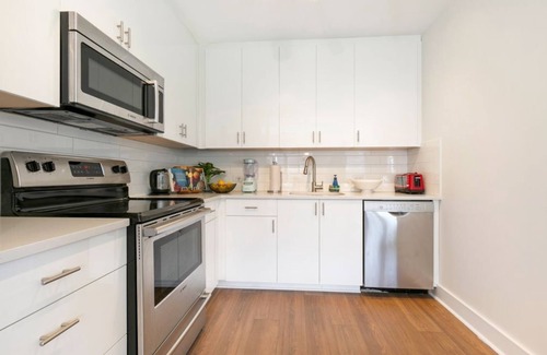 Central Business District Hotel | French Quarter Oasis: Spacious 4-Bedroom Condo