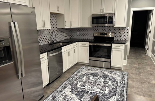 Pascagoula Condominio | French Quarter-Style Downtown Executive Apartment