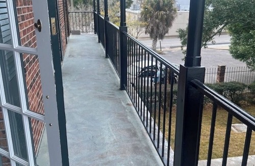 Pascagoula Condominio | French Quarter-Style Downtown Executive Apartment