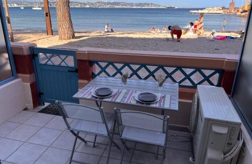 Theoule-sur-Mer Apartamento | French Riviera 1 bedroom on the beach facing Cannes