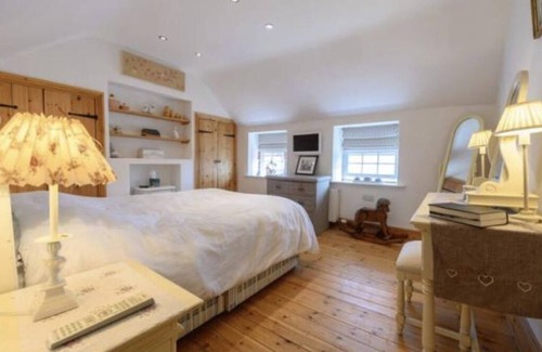 Spalding Cabaña | French Vintage Cottage in the heart of the Fens