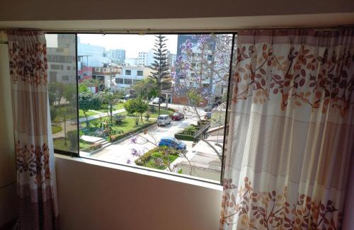 Pueblo Libre Apartamento | Frente a hermoso Parque Pueblo Libre