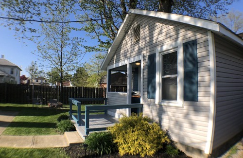 Geneva-on-the-Lake Casa | Fresh 2BDRM Cottage Right on The GOTL Strip! Sleeps 5!