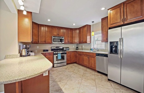 Falls Church Apartamento | Fresh | 4 bedroom | Luxury | Center | Sunny