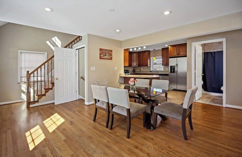 Falls Church Apartamento | Fresh | 4 bedroom | Luxury | Center | Sunny