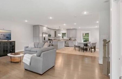Annandale Casa | Fresh | 5 bedroom | Luxury | Center | Sunny