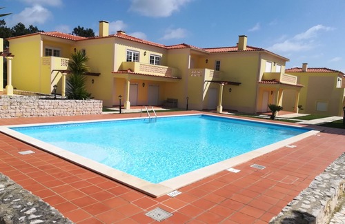 Praia del Rei Apartamento | Fresh & Modern Apartment Pool View 5 minutes from the Beach
