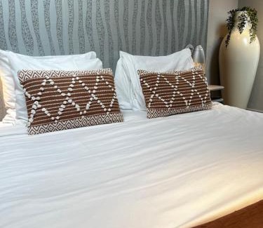 Oss Casa | Fresh Modern Suite, Close To City Hotspots