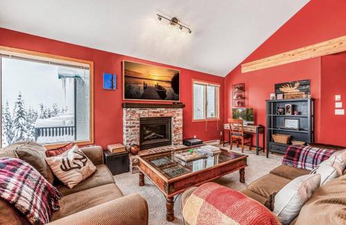 Snow Pine Estates Casa | Fresh Tracks Retreat - Ski In Out Mtn View & Private Hot Tub
