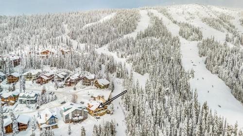 Snow Pine Estates Casa | Fresh Tracks Retreat - Ski In Out Mtn View & Private Hot Tub
