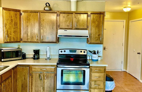 Kodiak Apartamento | Interior encantador junto con el exterior prístino de Kodiak