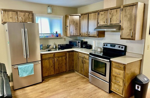 Kodiak Apartamento | Interior encantador junto con el exterior prístino de Kodiak