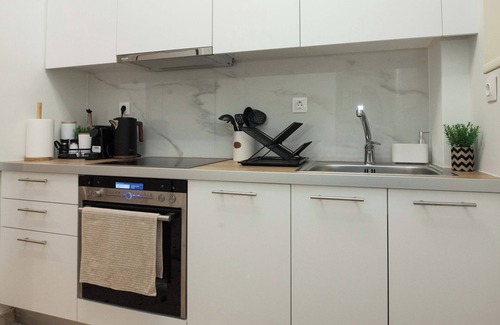 Ilisia Apartamento | Fresh Urban Apt with Balcony in Zografou