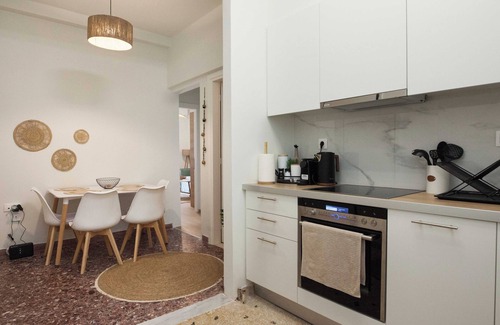 Ilisia Apartamento | Fresh Urban Apt with Balcony in Zografou