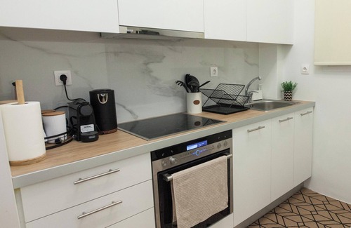Ilisia Apartamento | Fresh Urban Apt with Balcony in Zografou