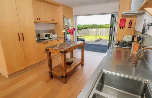 Carew Newton Cabaña | FRESH WINDS, pet friendly, with open fire in Carew