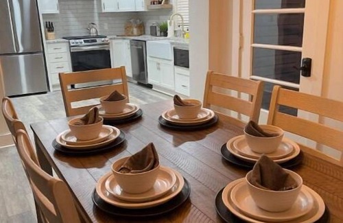 Westwood Casa | Freshly-remodeled, dog-friendly Westwood charmer!