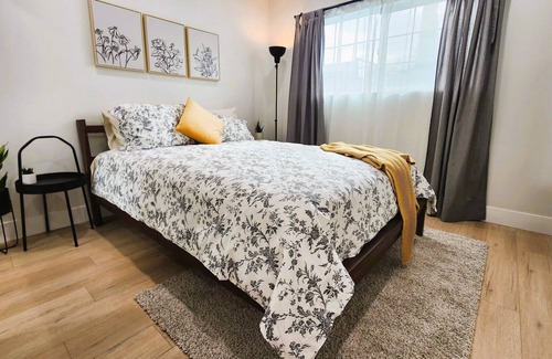 Garden Grove Casa | Freshly remodeled cozy home near Disneyland and hot attractions