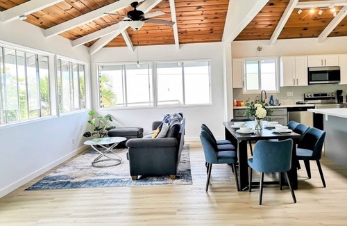 Kona Palisades Casa | Freshly Remodeled w/ Vaulted Ceilings ,Lanai view 3.5 mi from Airport Live Local