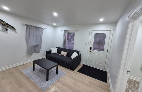 Trenton Casa | Freshly Renovated 2 bedroom house with big patio and backyard