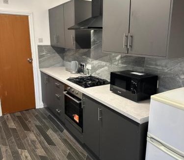 Luton Apartamento | Freshly Renovated Flat just minutes from Luton Airport with Private parking