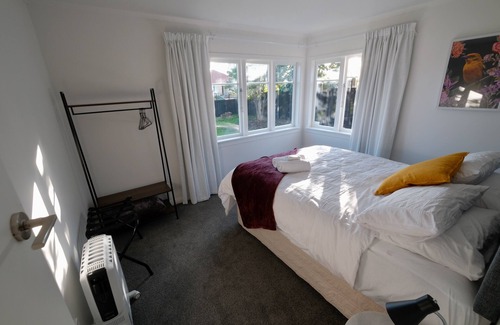 Hamilton East Casa | Freshly Renovated in Hamilton East