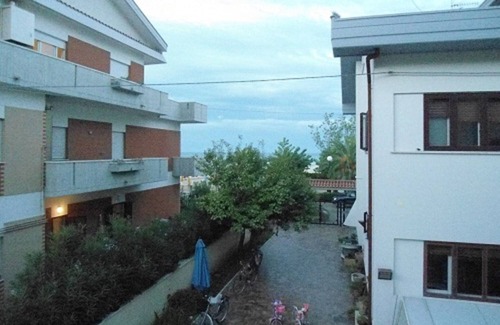 Pineto Apartamento | mar apenas despierta en el primer piso a 20 metros del mar y el bosque de pino
